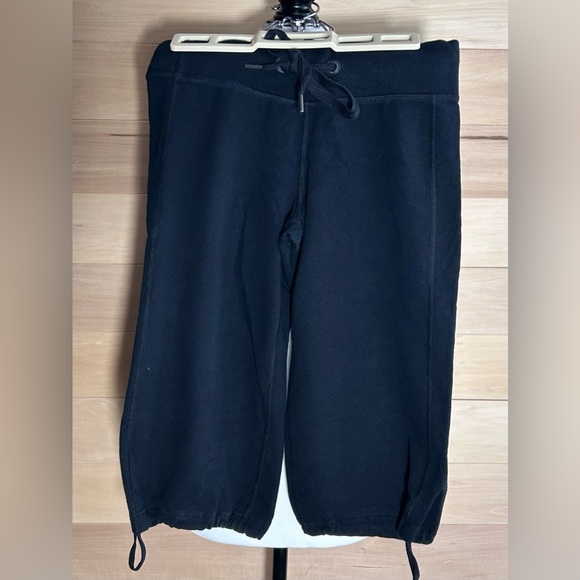 lululemon athletica Pants - lululemon athletica Black Sweatpants Size 4
Shorts elastic waist with tie